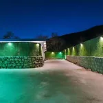 Ortac 2 Doga Icerisinde, Korunakli * Kaş