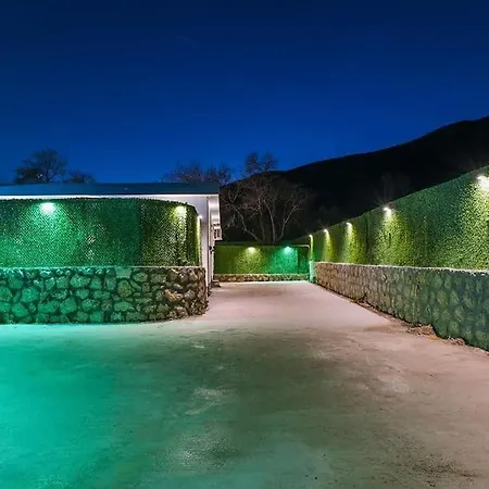 Ortac 2 Doga Icerisinde, Korunakli * Kaş