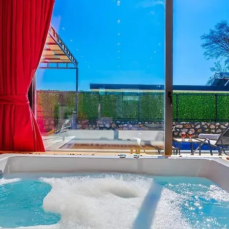 Ortac 2 Doga Icerisinde, Korunakli